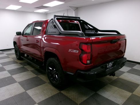 Used 2026 Chevrolet Colorado Z71 w/ Midnight Edition AWD/4WD image 4