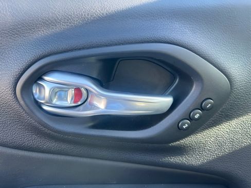Used 2018 Jeep Cherokee Trailhawk AWD/4WD image 20