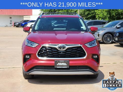 Used 2024 Toyota Highlander Platinum AWD/4WD image 2