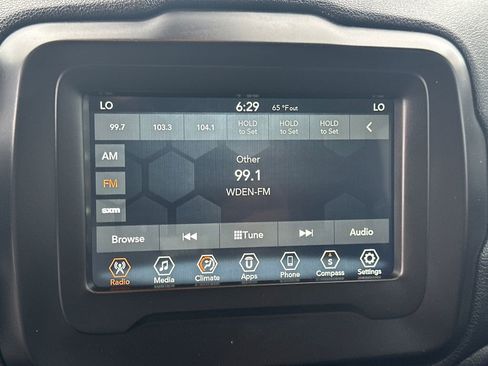 Used 2019 Jeep Renegade Latitude w/ Popular Equipment Group FWD image 27