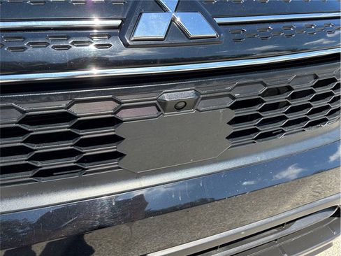 Used 2022 Mitsubishi Outlander ES image 13