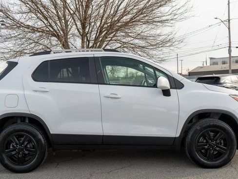 Used 2022 Chevrolet Trax LT w/ LT Convenience Package image 5