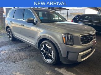 Used 2025 Kia Telluride S video 1