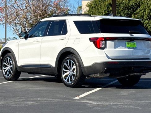 Used 2025 Ford Explorer ST-Line image 3