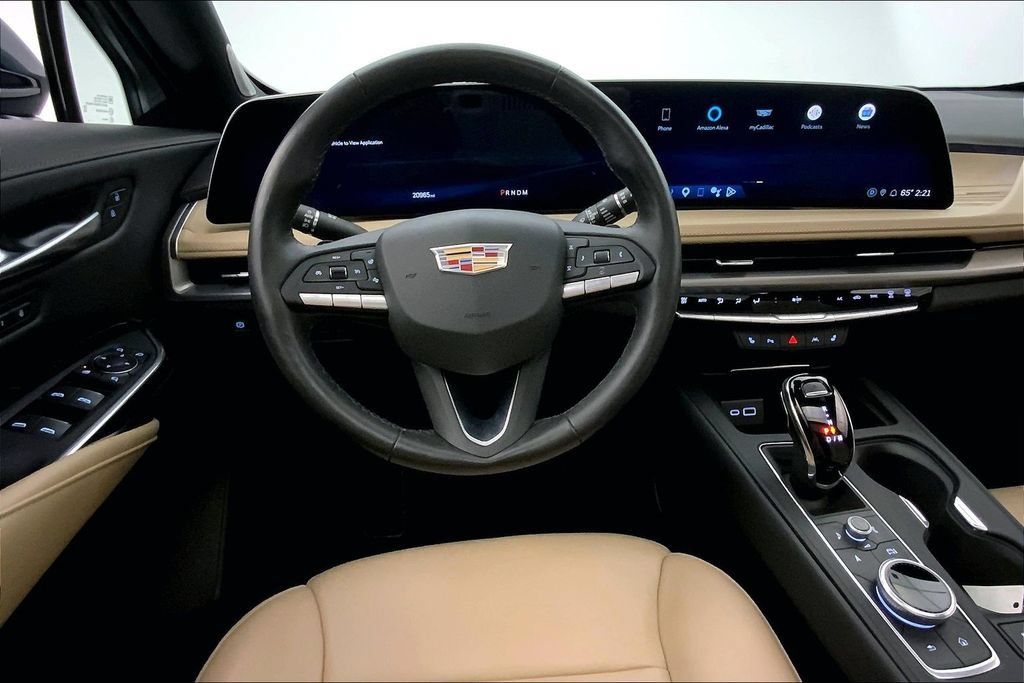 Used 2024 Cadillac XT4 Premium Luxury w/ Cold Weather Package FWD image 4
