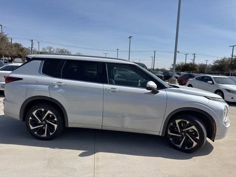 Used 2022 Mitsubishi Outlander SEL image 2