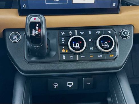 Used 2023 Land Rover Defender 110 X-Dynamic SE AWD/4WD image 17