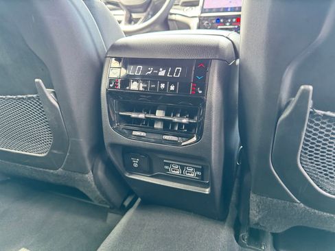 Used 2023 Jeep Grand Cherokee Overland w/ Luxury Tech Group IV AWD/4WD image 15