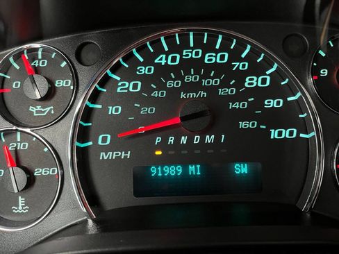 Used 2018 Chevrolet Express 2500 w/ Driver Convenience Package RWD image 11
