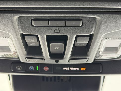 Used 2024 GMC Sierra 1500 AT4 w/ Technology Package AWD/4WD image 16