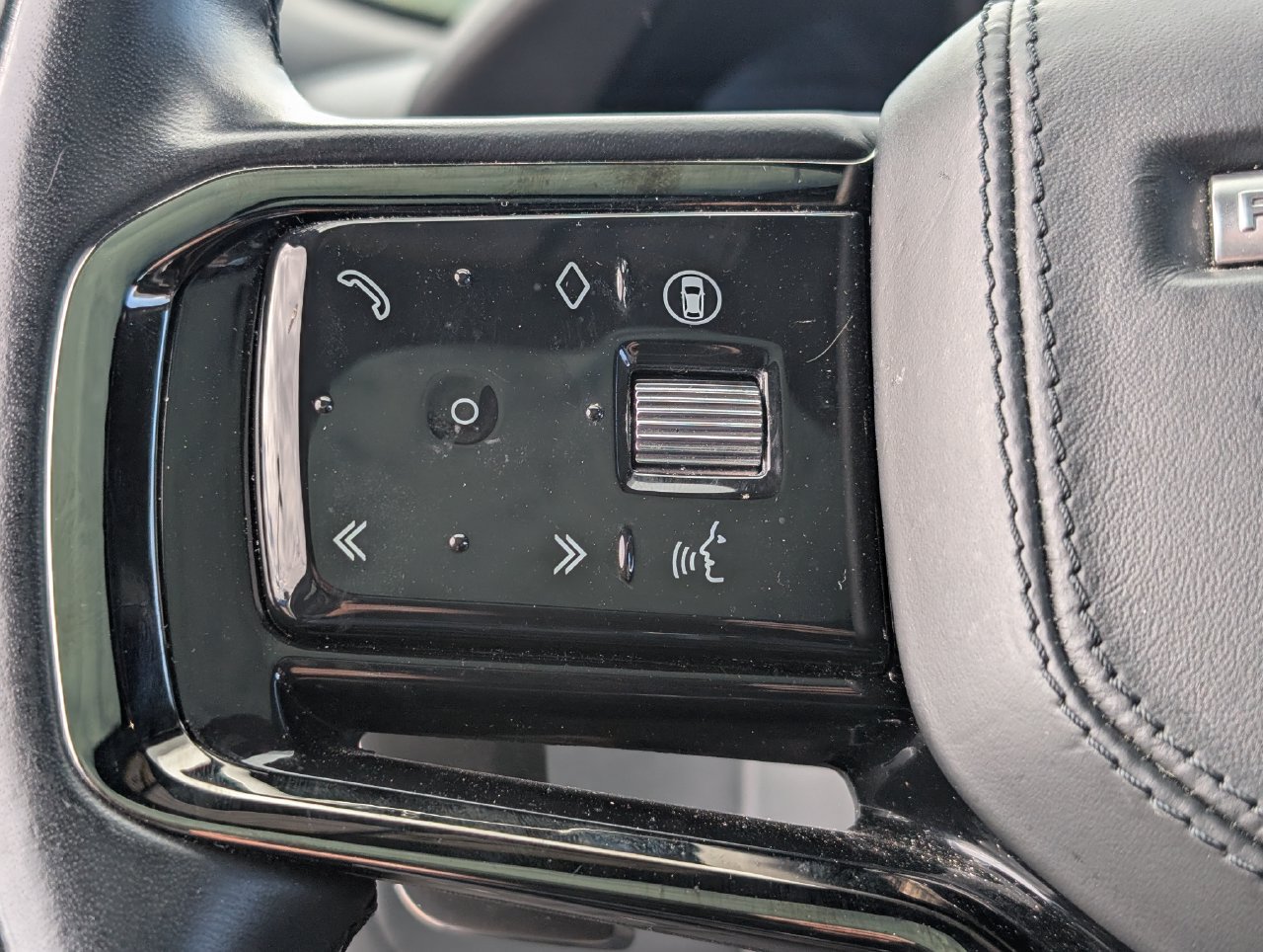 Used 2025 Land Rover Range Rover Velar Dynamic SE AWD/4WD image 22