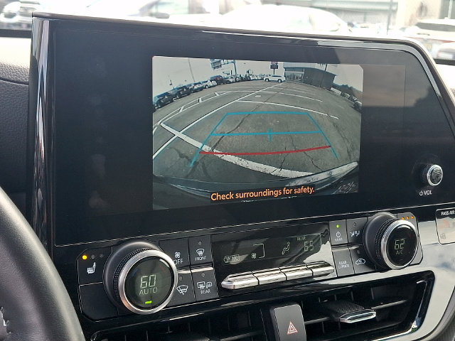 Used 2023 Toyota Highlander XLE AWD/4WD image 13