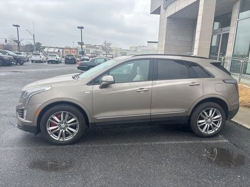 Certified 2023 Cadillac XT5 Sportv w/ Technology Package image 2