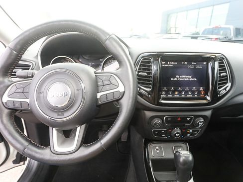 Used 2018 Jeep Compass Limited w/ Navigation Group image 12