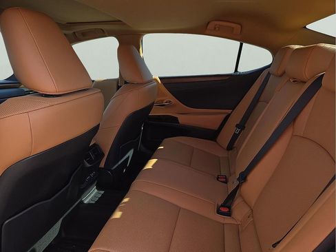 Used 2024 Lexus ES 300h w/ Premium Package image 10