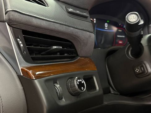Used 2018 Cadillac Escalade Premium Luxury RWD image 20