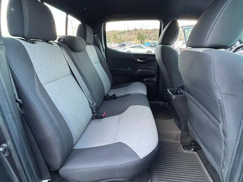 Used 2022 Toyota Tacoma TRD Off-Road AWD/4WD image 23