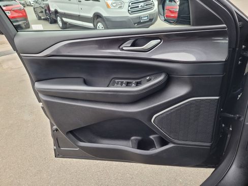 Used 2022 Jeep Grand Cherokee L Laredo image 17