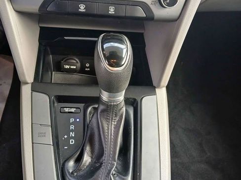 Used 2017 Hyundai Elantra SE FWD image 10