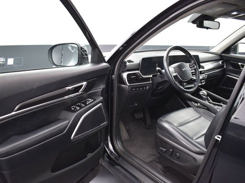 Certified 2025 Kia Telluride S image 9
