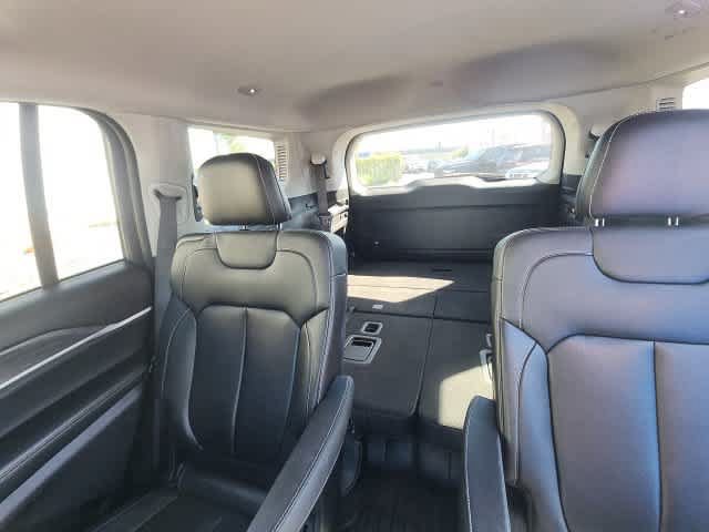 Used 2023 Jeep Grand Cherokee L Limited AWD/4WD image 28