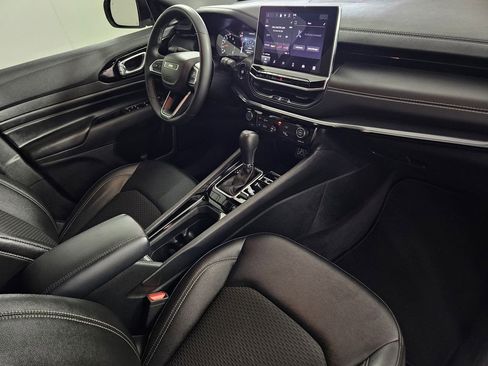 Used 2024 Jeep Compass Latitude w/ Altitude Special Edition AWD/4WD image 30