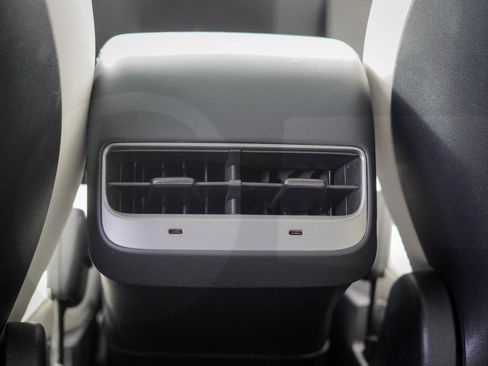Used 2021 Tesla Model Y Long Range AWD/4WD image 13
