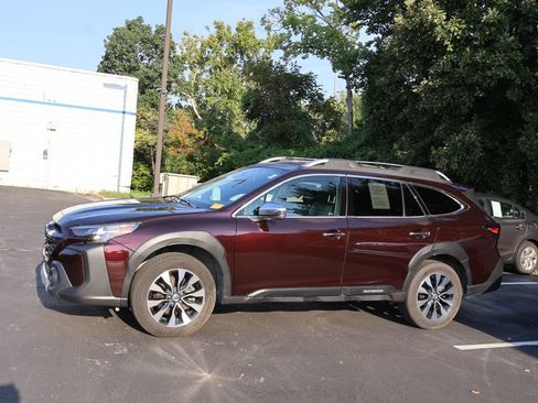 Used 2023 Subaru Outback Touring XT AWD/4WD image 4