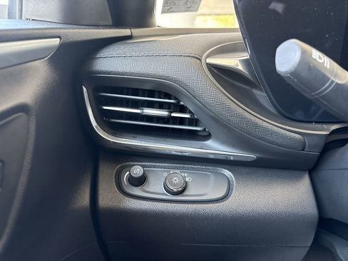 Certified 2024 Buick Envista Preferred image 17