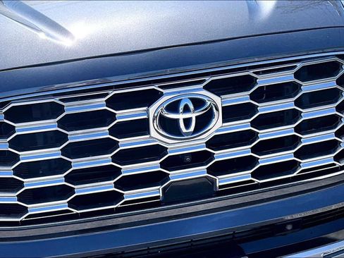 Used 2024 Toyota Sequoia Capstone AWD/4WD image 40