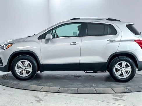 Used 2017 Chevrolet Trax LT w/ LT Convenience Package image 5