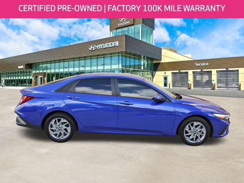 Used 2025 Hyundai Elantra Hybrid FWD image 4