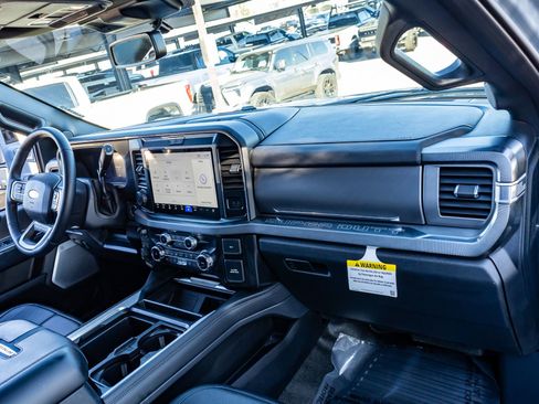 Used 2025 Ford F450 Platinum w/ FX4 Off-Road Package image 18