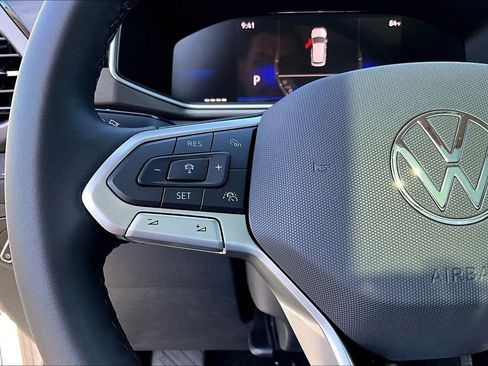 New 2026 Volkswagen Taos SE image 10