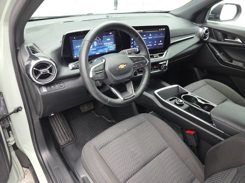 Used 2026 Chevrolet Equinox LT AWD/4WD image 16