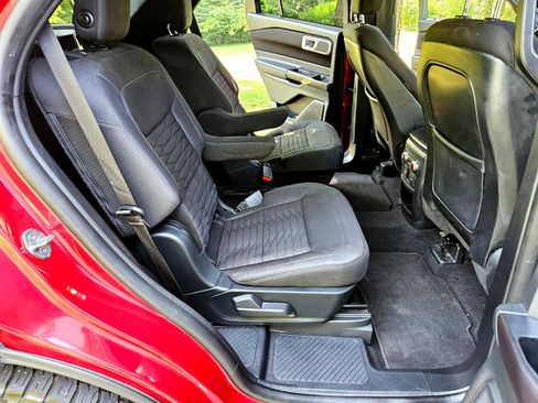 Used 2020 Ford Explorer XLT w/ Class III Trailer Tow Package image 16