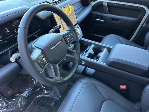 New 2026 Land Rover Defender 110 X-Dynamic SE image 4