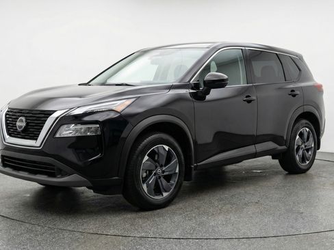 Used 2025 Nissan Rogue SV image 3