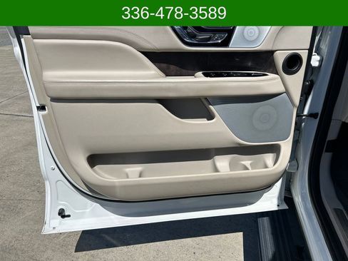Used 2021 Lincoln Navigator Reserve w/ Luxury Package AWD/4WD image 9