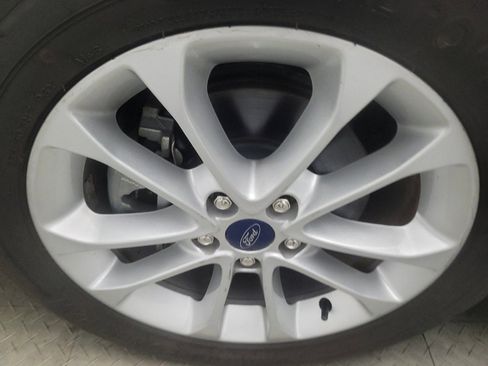 Used 2019 Ford Fusion SE FWD image 31