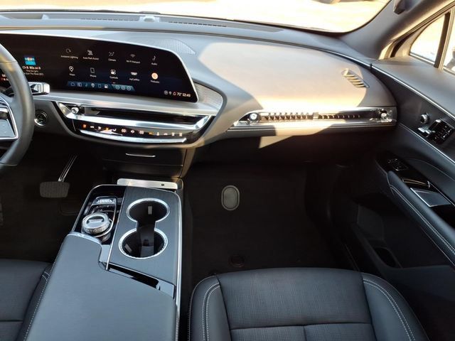 Certified 2025 Cadillac Lyriq Luxury AWD/4WD image 17