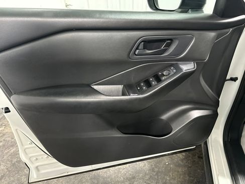 Used 2024 Nissan Rogue S AWD/4WD image 10