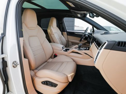 Certified 2023 Porsche Cayenne image 31