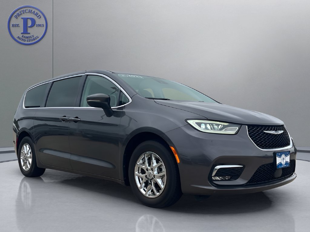 Used 2023 Chrysler Pacifica Touring-L FWD image 1