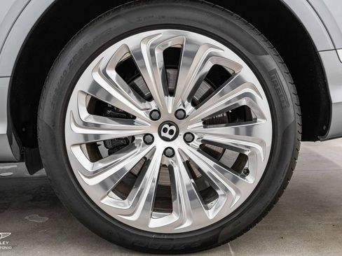Used 2023 Bentley Bentayga AWD/4WD image 7