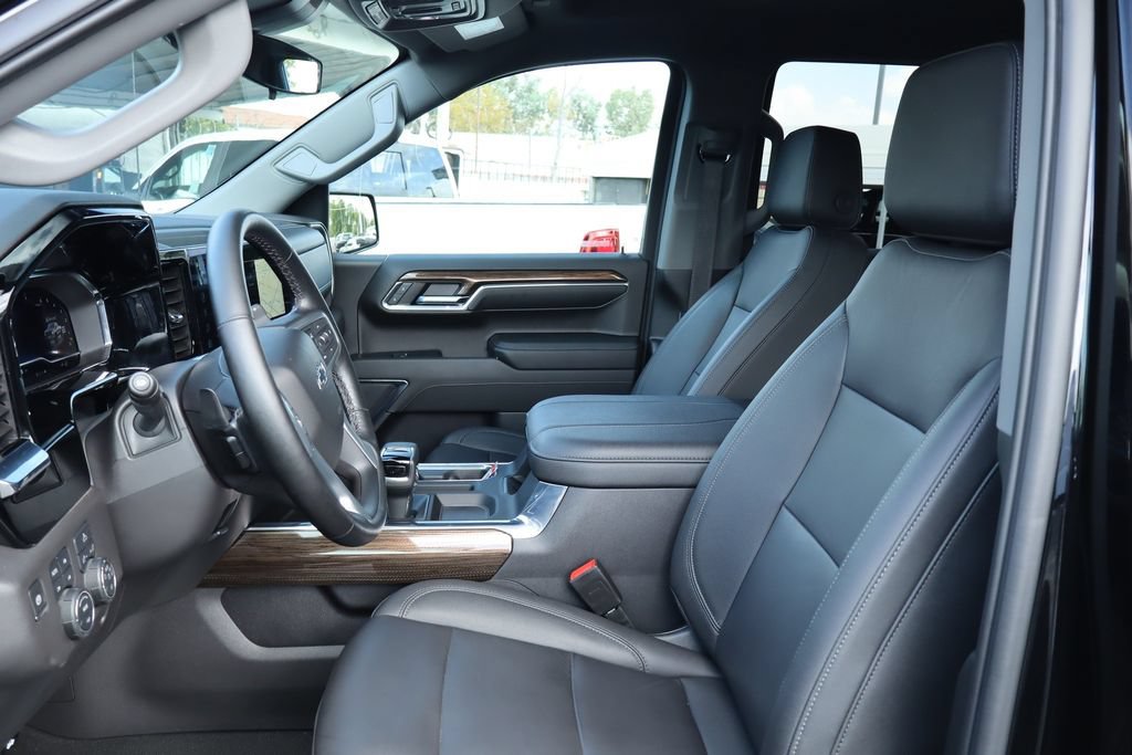 Used 2024 Chevrolet Silverado 1500 LT Trail Boss w/ Convenience Package II AWD/4WD image 19
