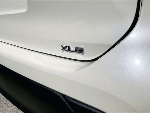Used 2021 Toyota Highlander XLE FWD image 7