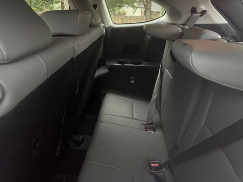 Used 2021 Toyota Highlander XLE AWD/4WD image 18