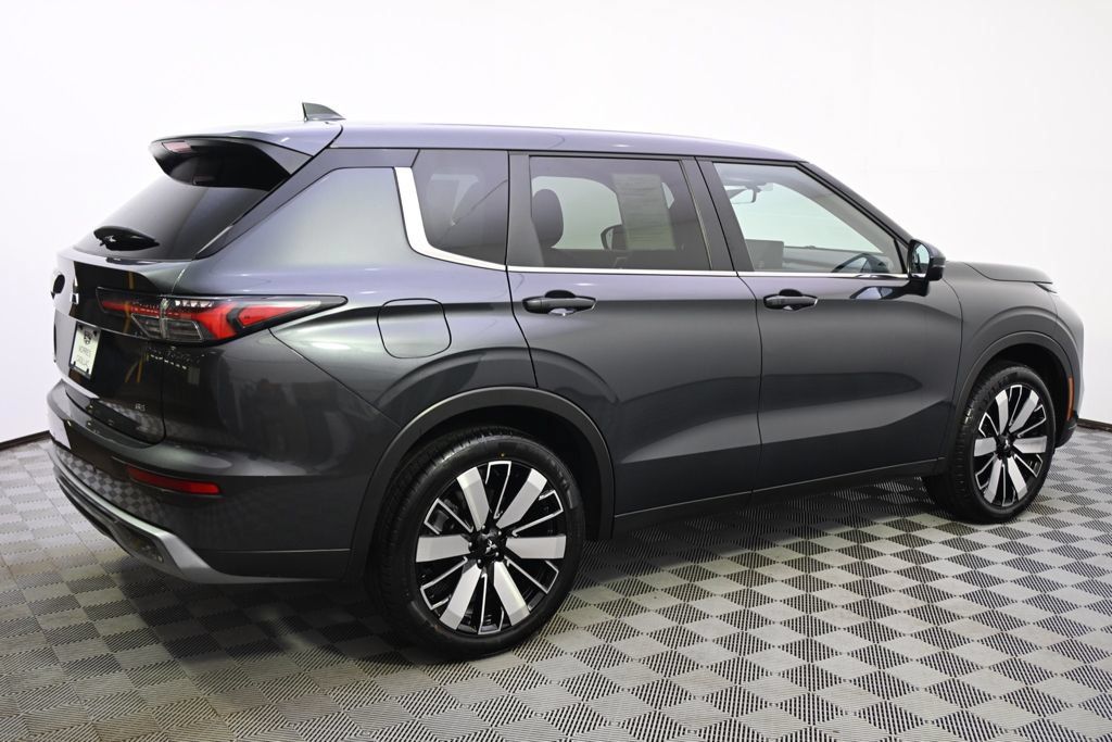 Used 2025 Mitsubishi Outlander SE AWD/4WD image 7
