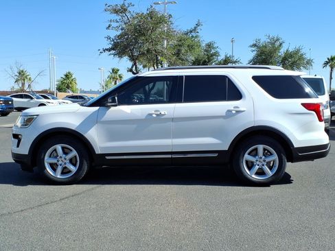 Used 2018 Ford Explorer XLT w/ Equipment Group 202A FWD image 2